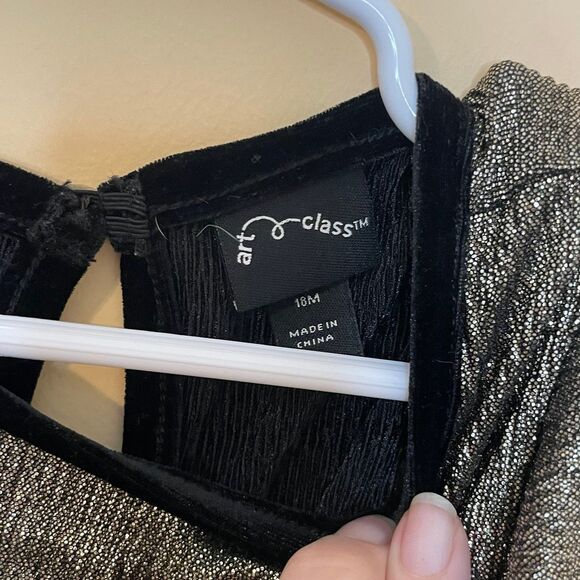 Art Class Toddler Girls' Metallic Gold Jumpsuit Romper size 18 months - Picture 4 of 6